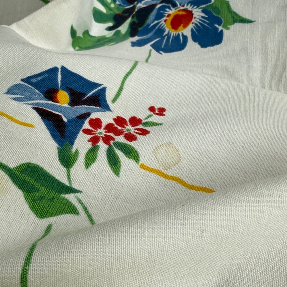 Vintage 1950s Floral & Strawberry Printed Tablecloth – Mid-Century Farmhouse - Picture 8 of 16